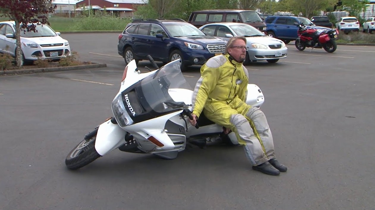 Cómo levantar una moto del suelo pesada, la solución que necesitas