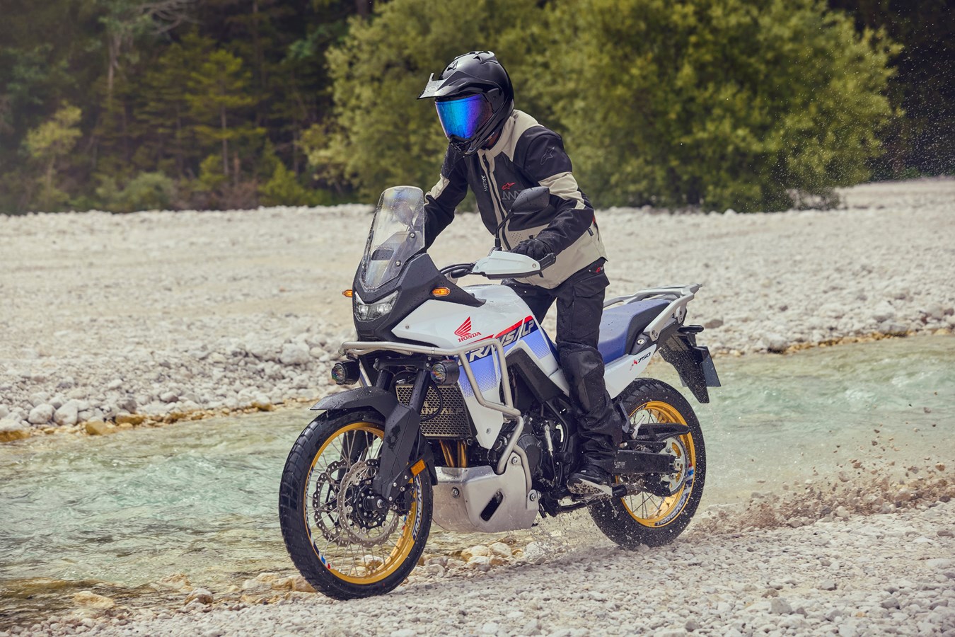 ¿Puedo ajustar la suspensión de la moto? Aprende cómo hacerlo