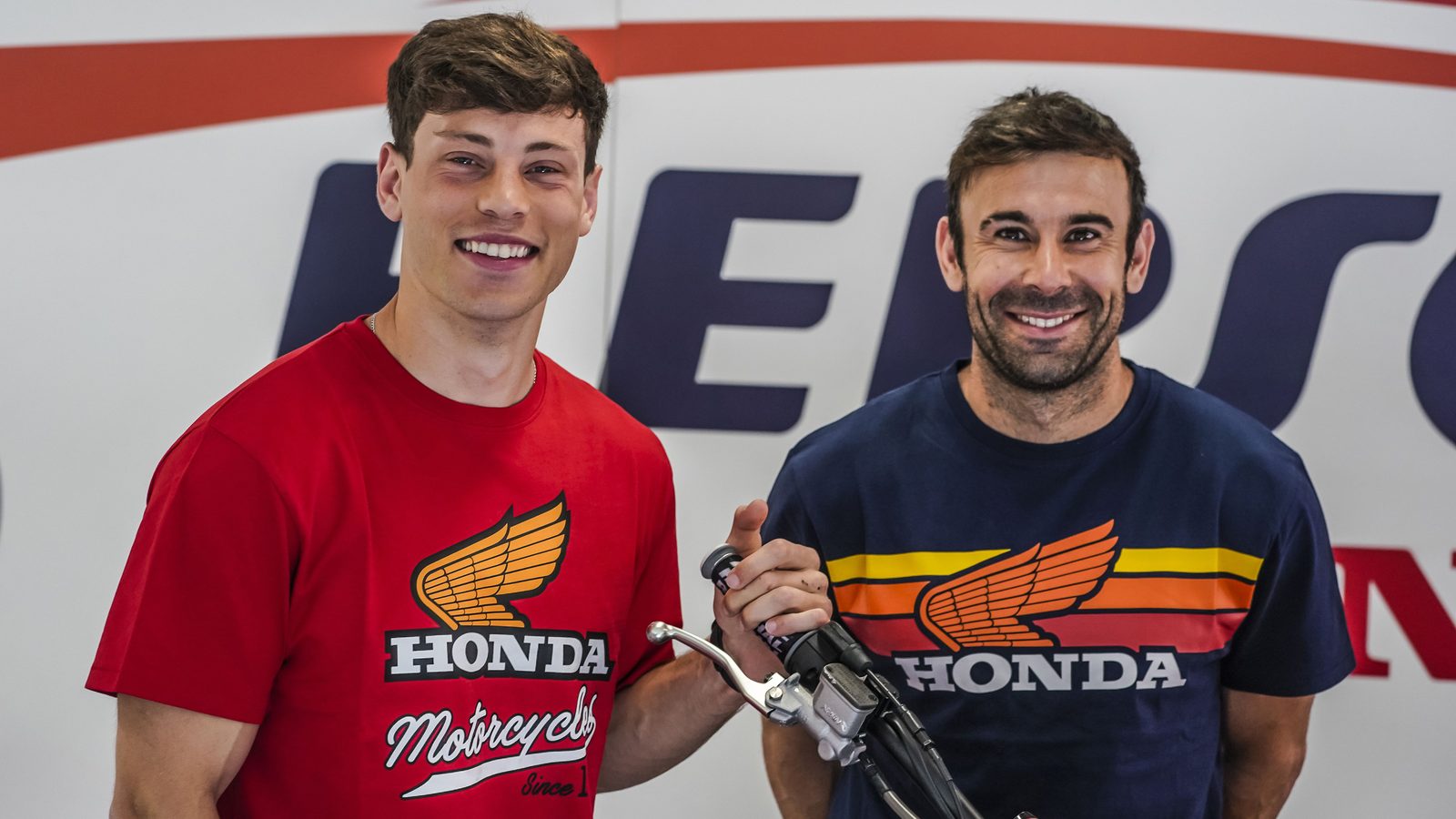 Nueva colección de ropa Honda 2026 y cascos Kabuto