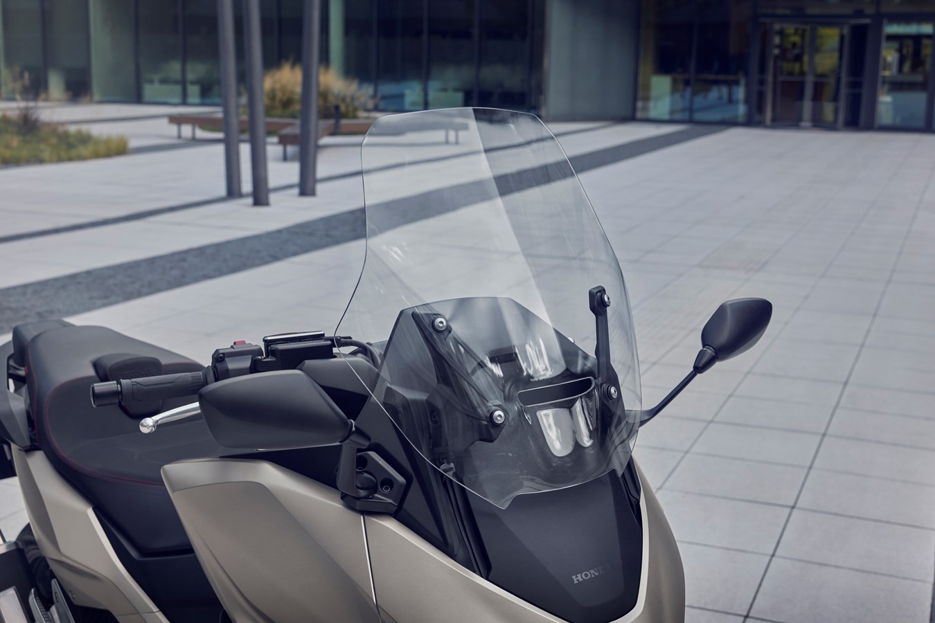 Qué retrovisor es obligatorio en moto y cómo evitar multas por una instalación incorrecta